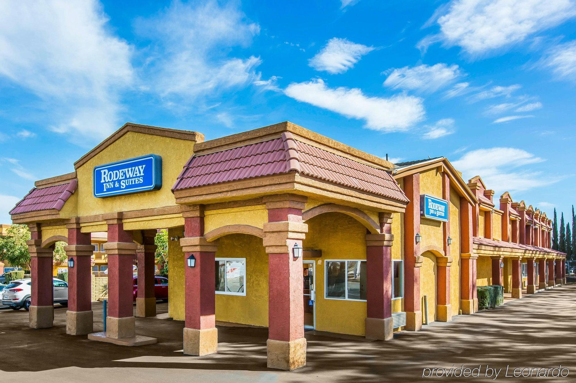 Rodeway Inn & Suites Corona Exterior photo